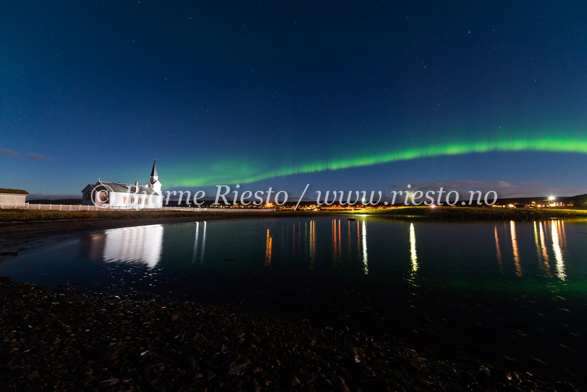 Nordlys over Nesseby kirke